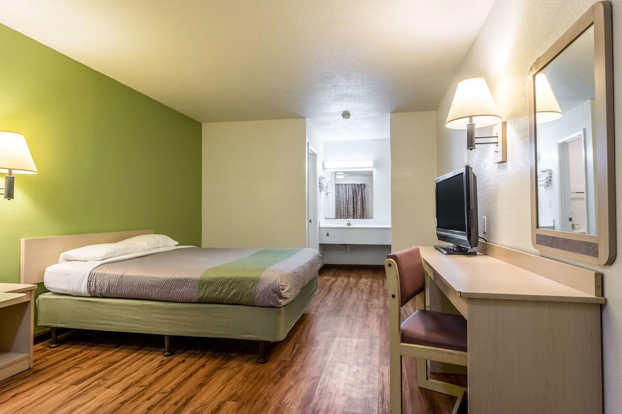 Motel 6 Chattanooga East Экстерьер фото