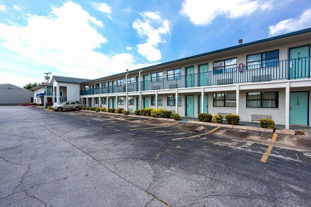 Motel 6 Chattanooga East Экстерьер фото